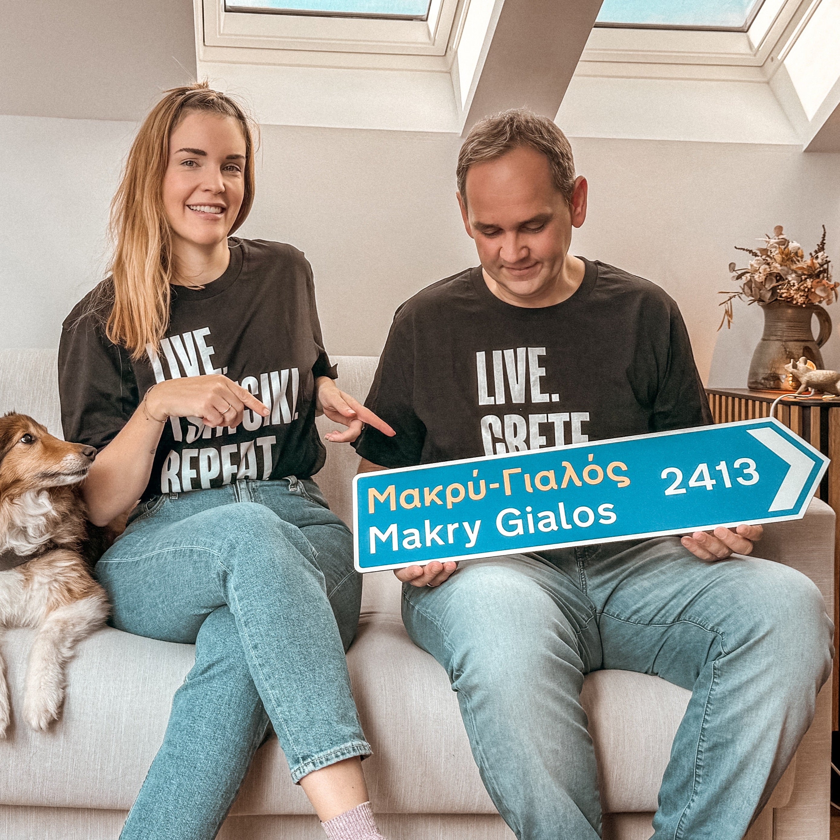 Griechisches Verkehrsschild MIT KM